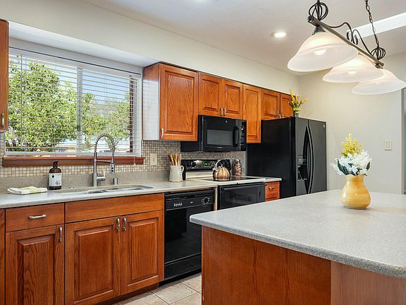 5th image of 1810 Miller Cir NW