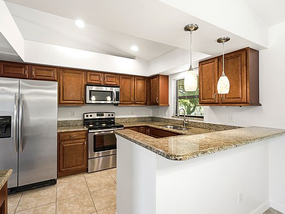 5th image of 1502 SE 33rd St