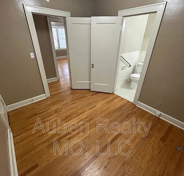 5446 Charlotte St #1F — Photo 18