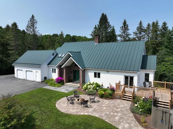 1504 Lake Road, Newport City, VT 05855