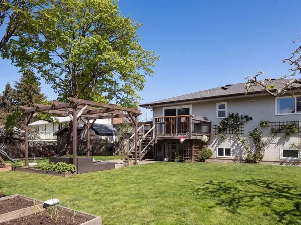 1233 Roy Rd, Saanich, BC V8Z 2X8