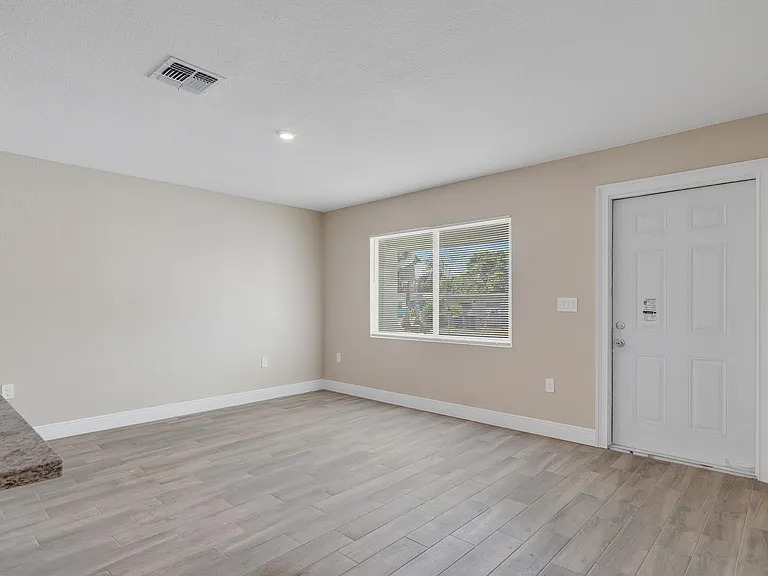 1405 Avenue G #A — Photo 11