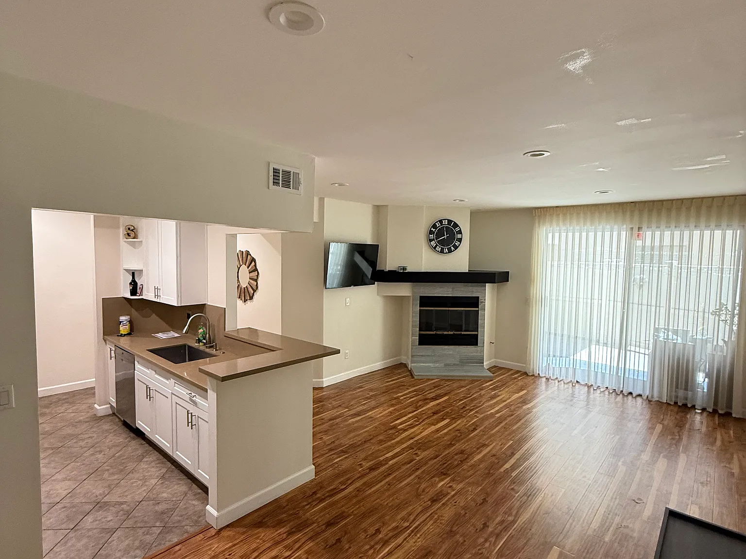 2 bed, 1060 sqft, $3,000 — Photo 1