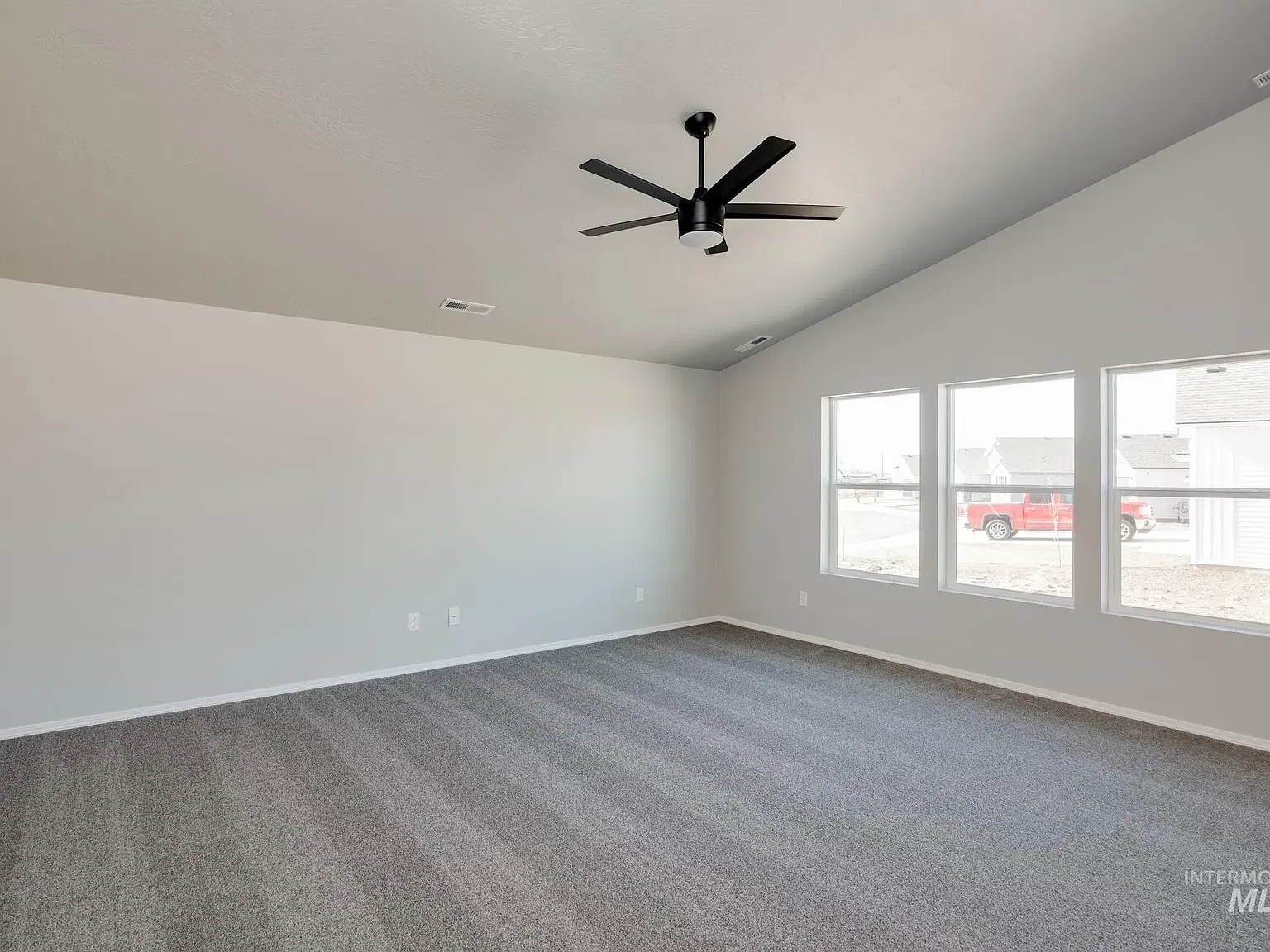 4 bed, 2100 sqft, $2,900 — Photo 3