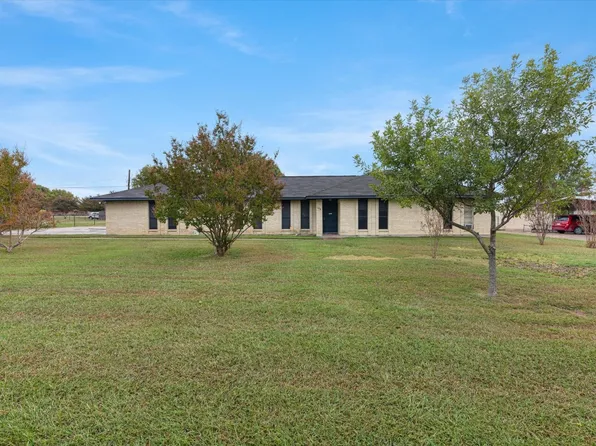 124 Stagecoach Dr, Red Oak, TX 75154