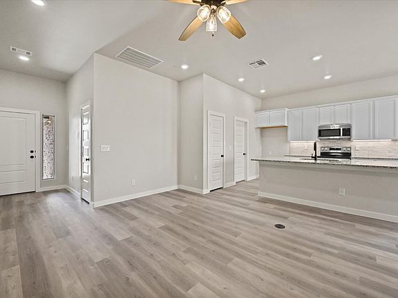4th image of 2701 Trenton Ave