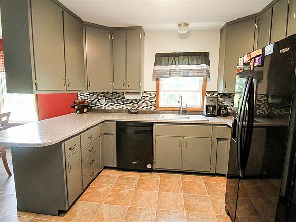 3rd image of 279 Crandall Dr NE