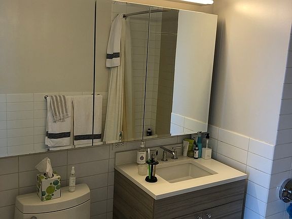 5th image of 511 47th Ave APT 12L