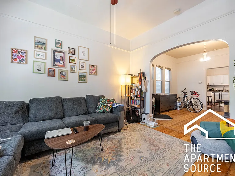1245 W Barry Ave #1A — Photo 2