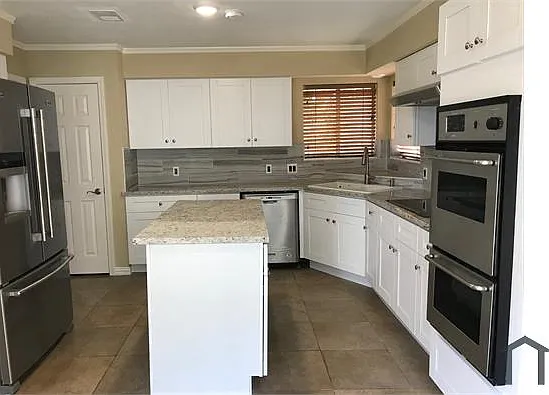 18002 Hollywell Dr — Photo 10