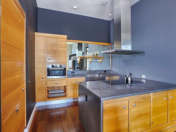 5th image of 425 W 50th St APT 11A