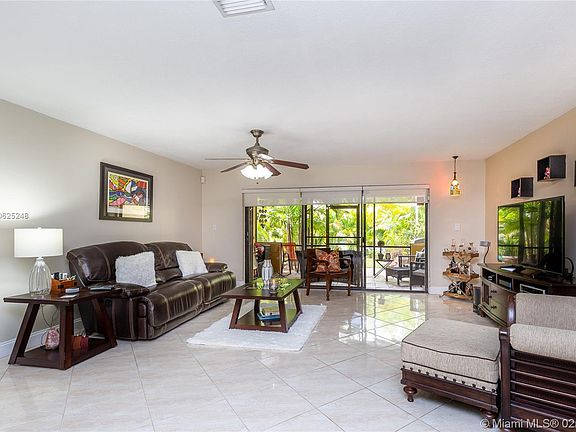4th image of 3966 Estepona Ave #5D4