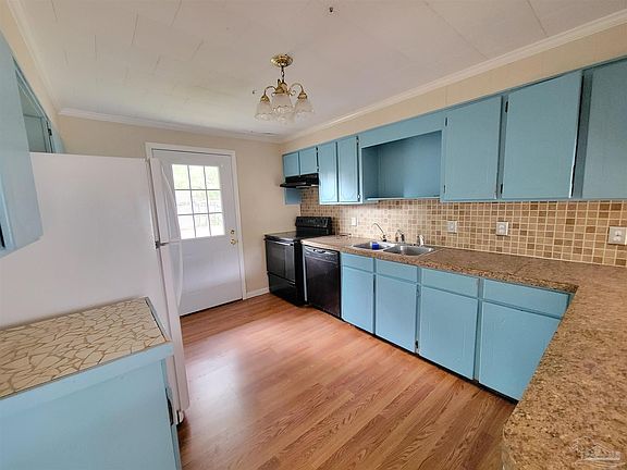 4th image of 415 Rhoda St