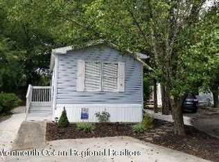 31 Oak Tree Ln, Manahawkin, NJ 08050