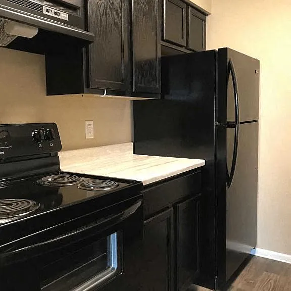 Howard Street Apartments — Photo 25