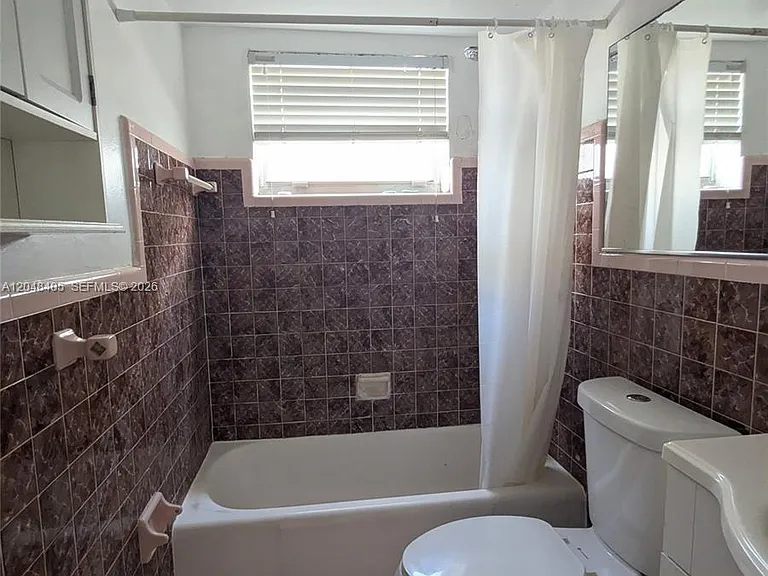 7805 Crespi Blvd #1 — Photo 10