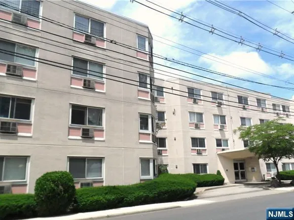 333 Grand Ave APT 4F, Palisades Park, NJ 07650