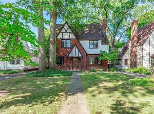3296 Grenway Rd, Shaker Heights, OH 44122