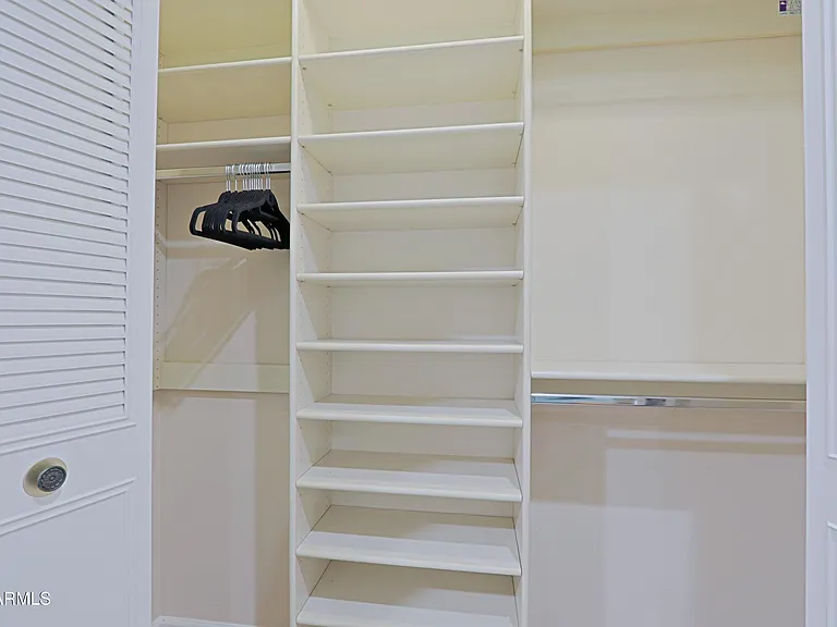 703 E Auburn Dr — Photo 25