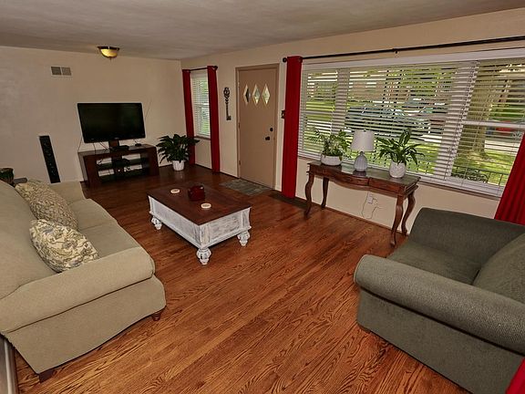 4th image of 9205 Gedde Ave