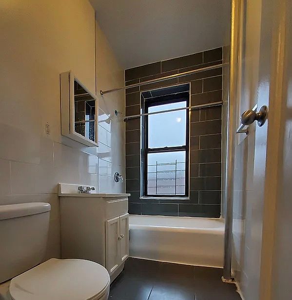 2nd image of 2837 Valentine Ave #3E