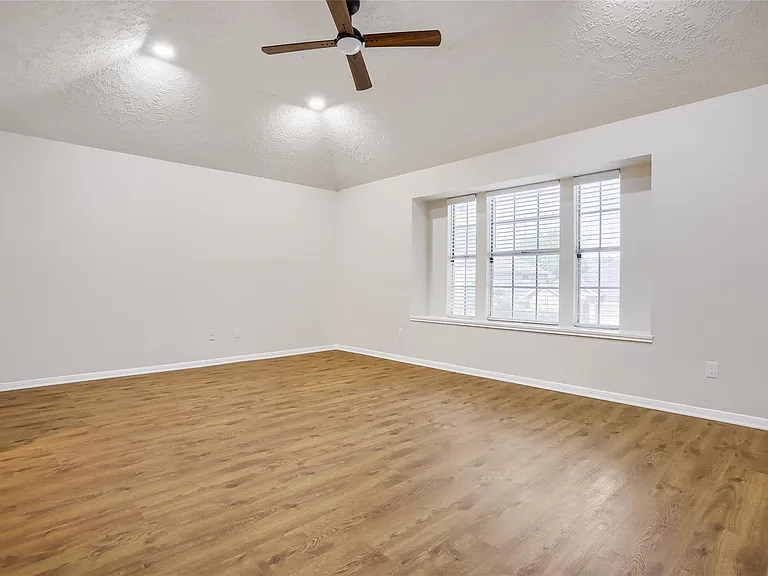 13822 Dentwood Dr — Photo 6