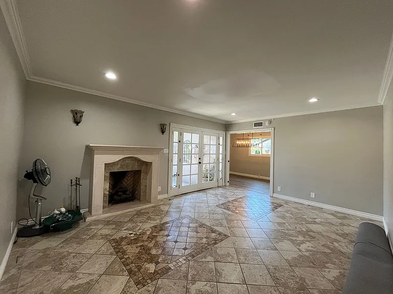 15358 Leadwell St — Photo 3