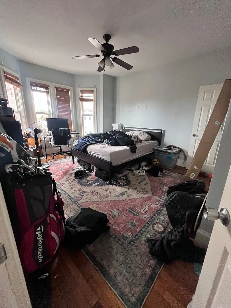 Large 5 Bed / 2.5 Bath Mission Hill Apartment w/ In-Unit Laundry — Photo 4