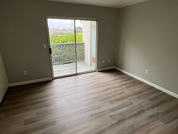 4th image of 4435 Clairemont Dr APT F