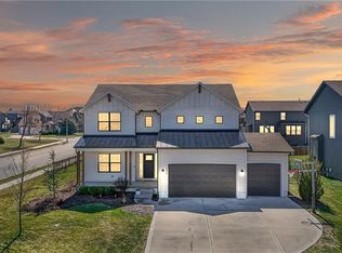 1505 SW Georgetown Dr, Lees Summit, MO 64082