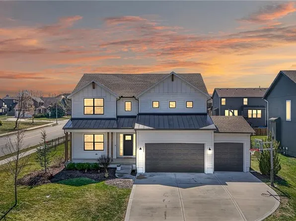 1505 SW Georgetown Dr, Lees Summit, MO 64082
