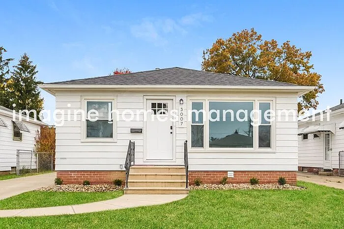 3 bed, 2.0 bath, 1388 sqft, $2,095 — Photo 1