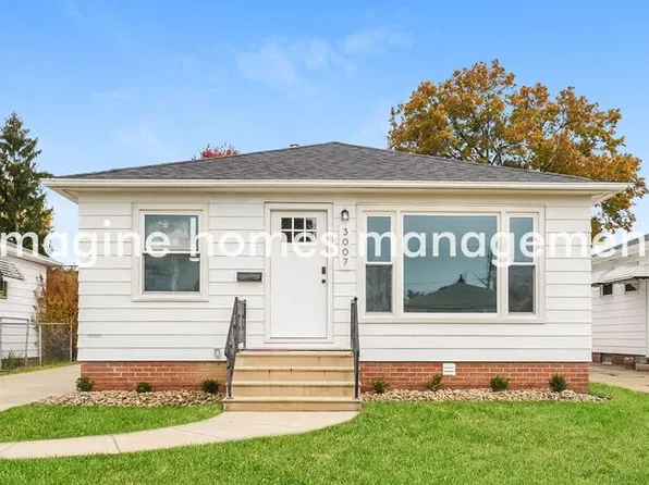 3007 Center Dr, Parma, OH 44134