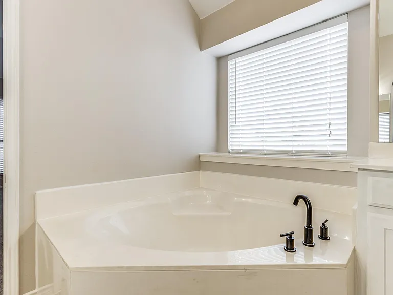 6415 Day Spring Dr — Photo 31