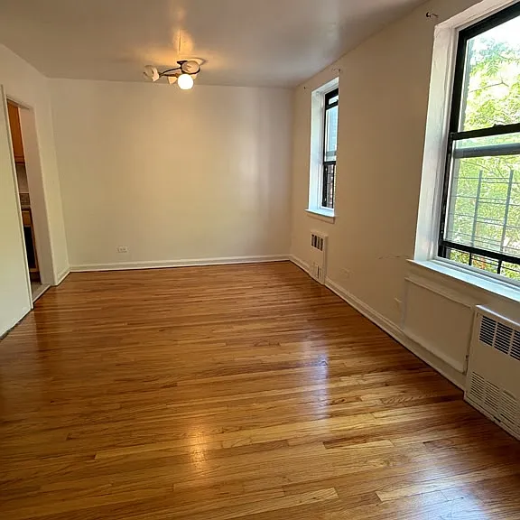 1747 Clay Ave #4F — Photo 5