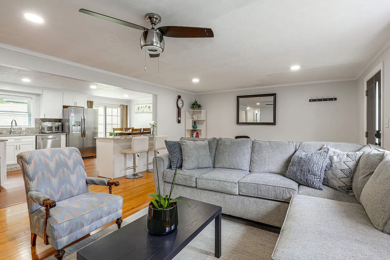 3 bed, 2.0 bath, 1765 sqft, $5,163 — Photo 3