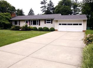215 Downing Dr, Chardon, OH 44024