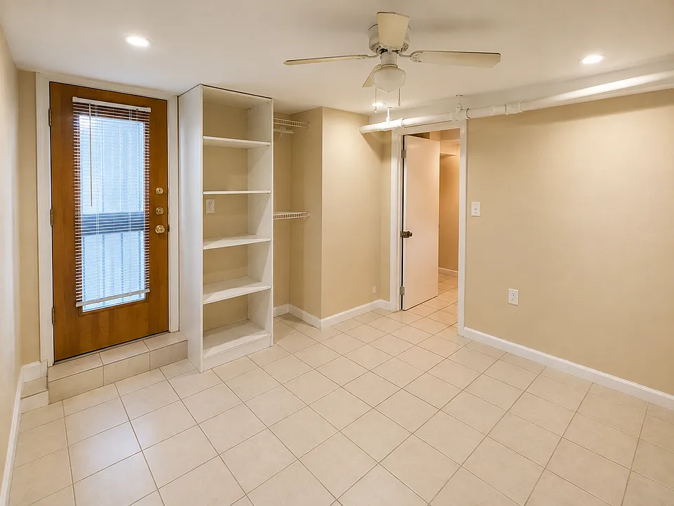 1407 Meridian Pl NW #B