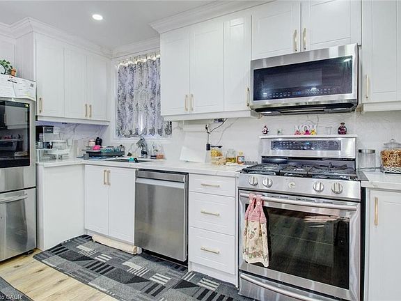4th image of 823 Queensdale Ave E
