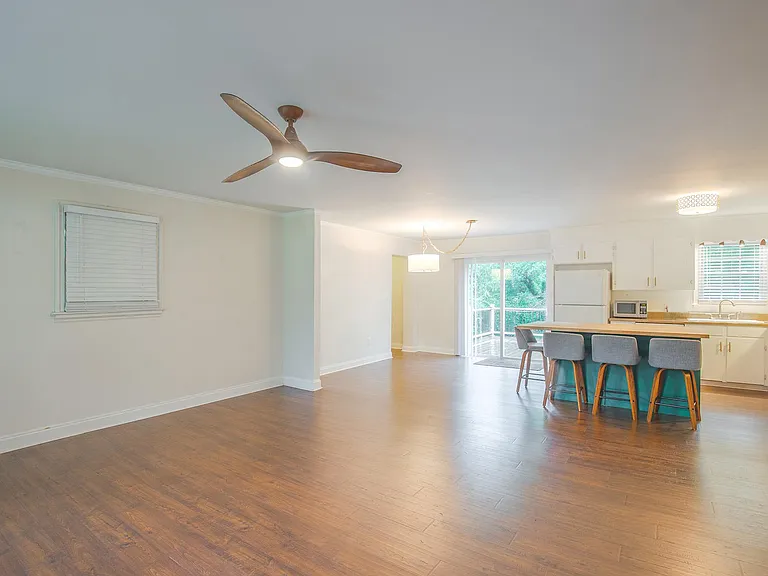 82 Pleasantdale Cir — Photo 3
