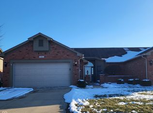 1336 Country Creek Cir, Shelbyville, IN 46176