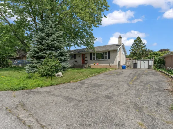 39 Oxford Cres, Loyalist, ON K7N 1R1