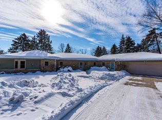 N94W15709 Ridgeview Dr, Menomonee Falls, WI 53051