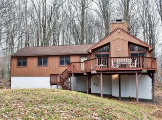 512 Mineola Cir, Pocono Lake, PA