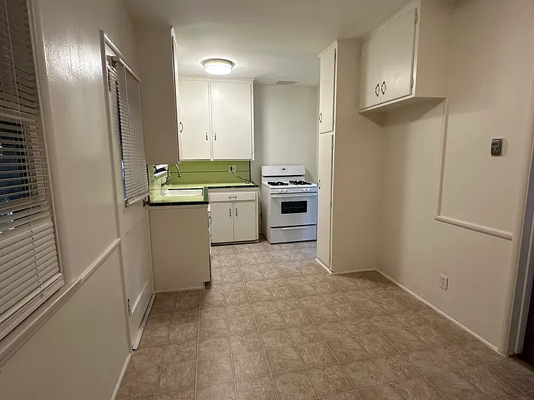 331 W Alameda Ave #C — Photo 4