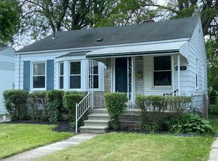 18980 Roscommon St, Harper Woods, MI 48225