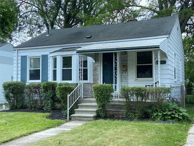 18980 Roscommon St, Harper Woods, MI, 48225