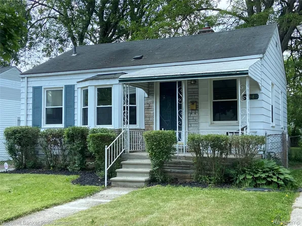 18980 Roscommon St, Harper Woods, MI 48225