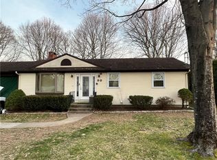 98 Acorn Ln, West Warwick, RI 02893