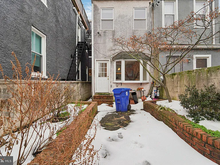 2206 E Baltimore St — Photo 33